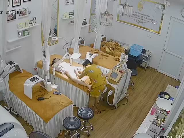 攝像頭偷看女顧客脫光衣