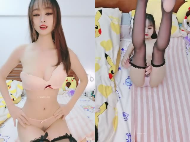 黑丝苗窕大奶骚骚口交伺候狼友,上位坐骑操逼…