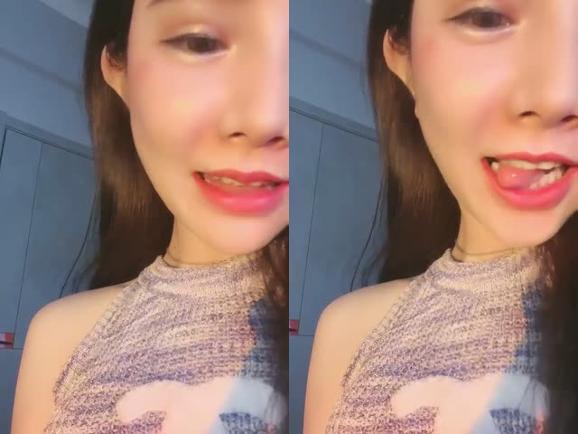 苗窕大奶骚骚淫声荡语撩骚互动,近拍掰穴道具玩弄嫩逼…