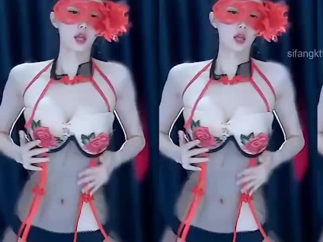 CC 白妖妖 舔手指 露半奶抖胸舞 丁字裤 裸背 抖臀等 合集4V1    