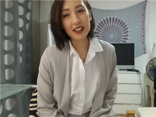 与OL视讯，突然就脱起衣服了