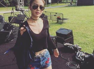 爆操乐团女主唱Abbey,干的不要不要【新马外流事件3】