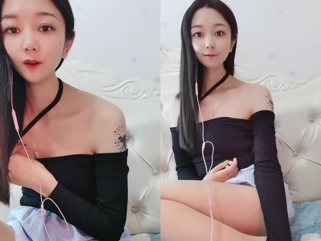 绿播转黄温柔系美妞,喜欢玩王者,放得开大尺度收费秀,肉丝美腿跳蛋塞穴