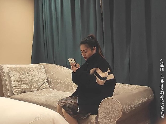 【伟哥探花】网约气质美女 很快就脱光急着想要填满骚逼，女上位