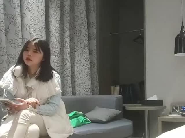 返场极品小萝莉,无毛粉穴让人爱不释手