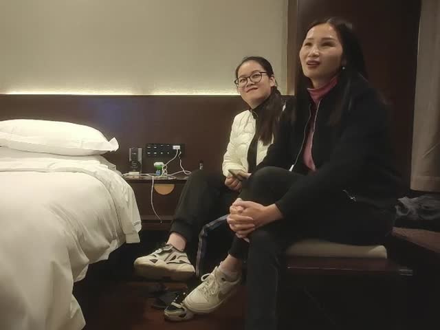 双飞姐妹闺蜜花嫩阿姨,一龙戏二凤,小伙子从来没这样玩过