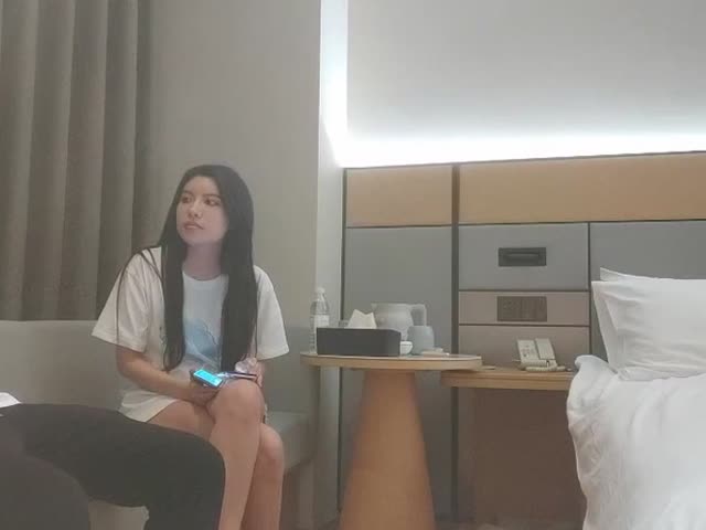 2000元约炮牛仔短裤兼职妹.长相清纯可爱,身材极品