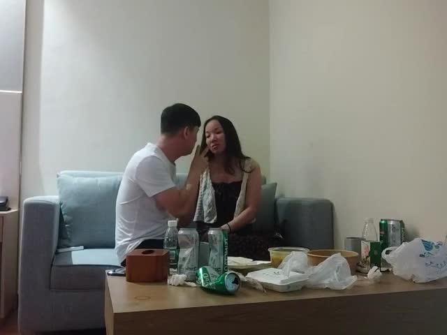 【爱情故事】网聊新人，良家骚女今天见面