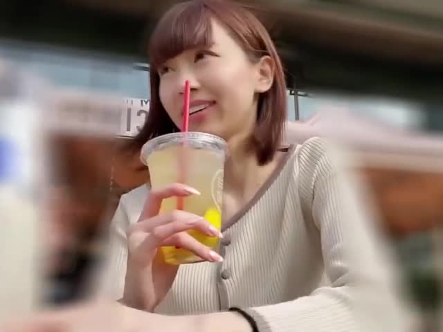 高颜值粉嫩嫩小美女