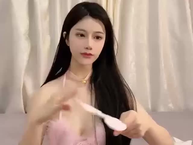 你以为的女神其实没点本事就会卖弄肉色