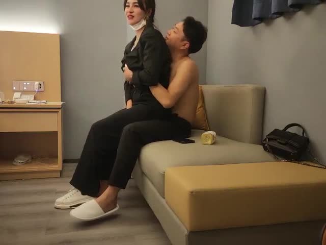 【锤子丶探花】挺漂亮小姐姐3P激情