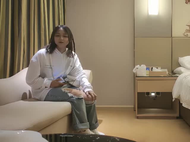 超清设备偷拍,高端外围场,小马哥约操甜美巨乳学生妹,一对大奶子狂甩