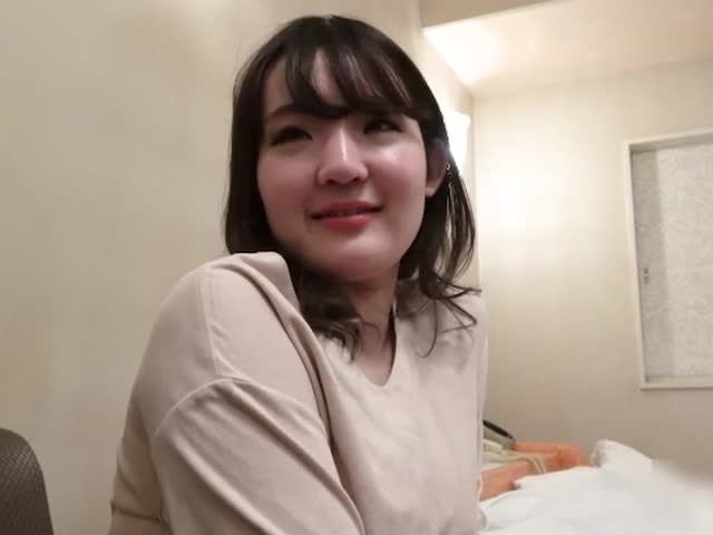 有点婴儿肥的妹子很有肉感,白嫩粉逼被草惨