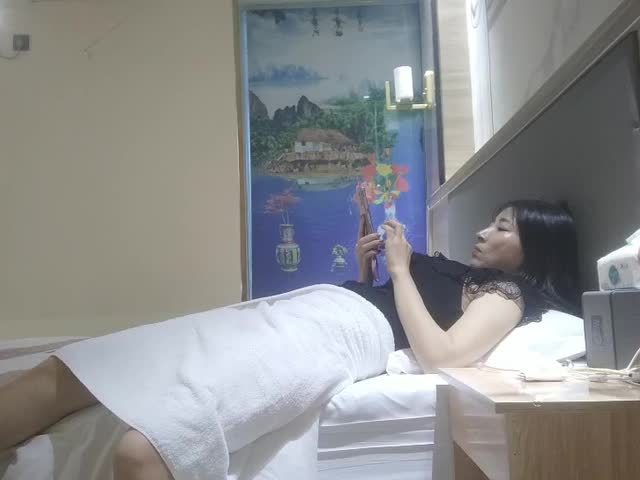 寻花偷拍-男主出征白色长裙极品少妇…