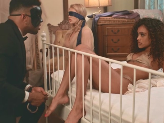 『Deeper』淫荡的淫娃们抢食一根肉棒最后都被操翻-Scarlit Scandal.Kenzie Anne.Tailor