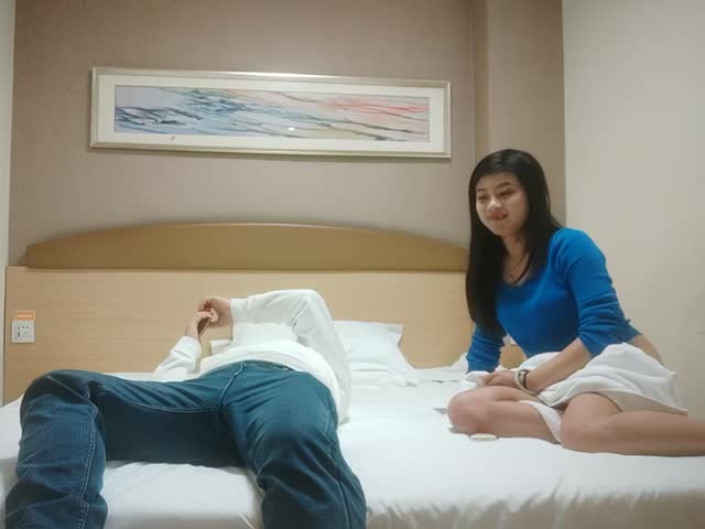 神似景甜,漂亮外围女神,这钱花得真是值,温柔配合刚下水