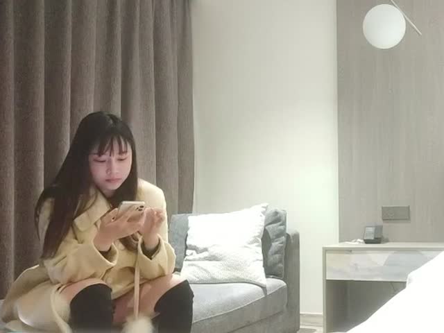 23岁刚毕业学生妹,一对极品水蜜桃大胸,打桩机体力过人