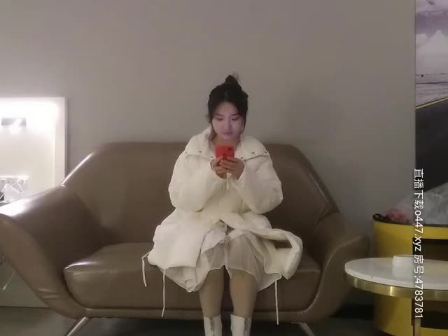 没穿内衣的清纯外围妹,高颜值极品身材