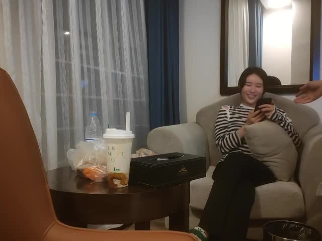 素人性爱泄密-男主出征网聊许久奔现良家美人...