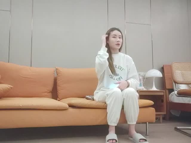 大长腿极品小姐姐,穿黑丝撕裆,跪地插嘴