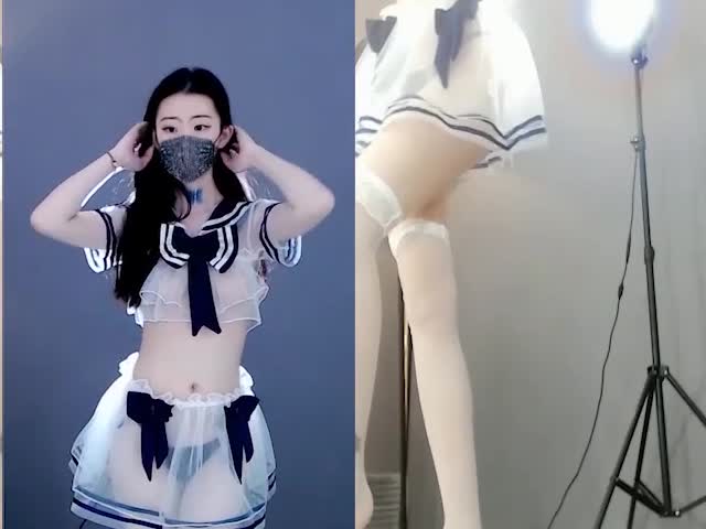 灵芸【丁字裤露屁股，性动作抖臀骚舞】新定制合集1