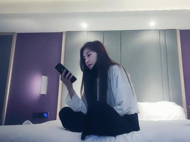 极品寻花长相甜美小姐姐,满背纹身69姿势口交舔逼