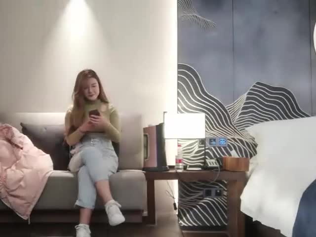 约泡飢渴的大奶少妇,穿情趣衣大跳艳舞 