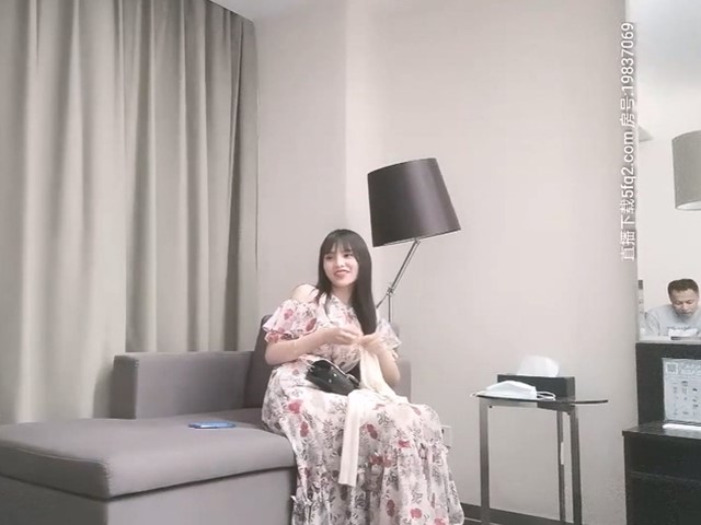 极品颜值大长腿美妞,坚挺白嫩奶子,身材很棒