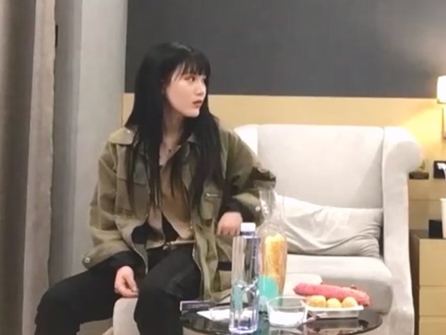 『探花小海』约炮实录良家女孩.半推半就无套做爱