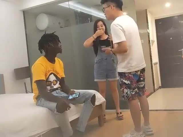 高价雇留学生黑人小哥,酒店约嫖卖淫女偷拍
