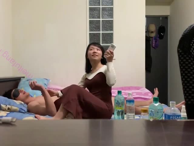 台湾小伙和漂亮女友啪啪第一部