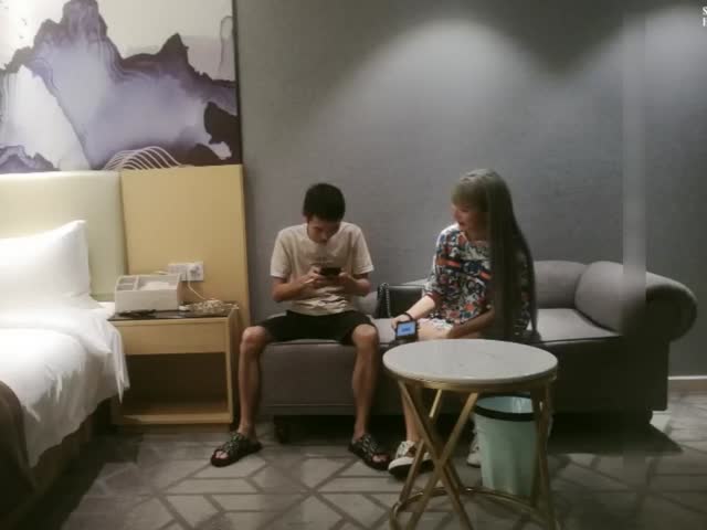 这双笔直大长腿看的流口水