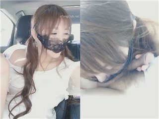 晓月月车上迫不及待吃鸡