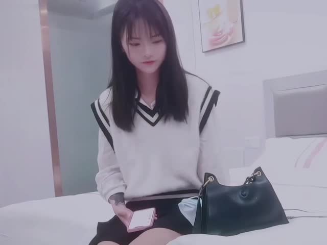 探花阿柒酒店2000块约炮19岁刚下海的,艺校舞蹈系清纯学妹