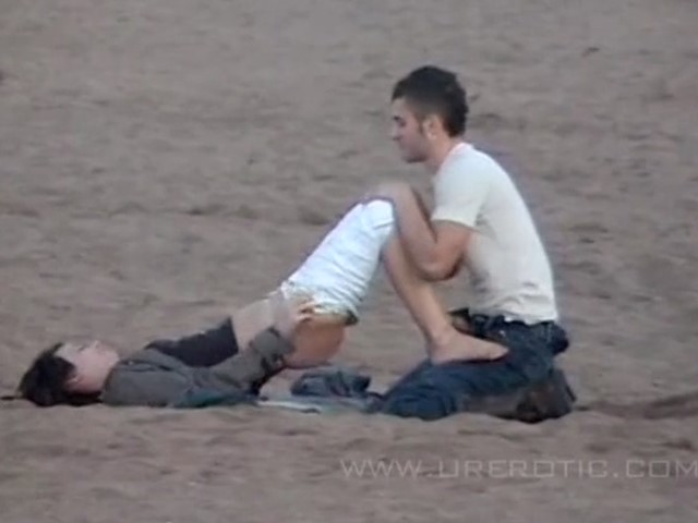 欧美TP 夜视偷窥情侣野外亲热