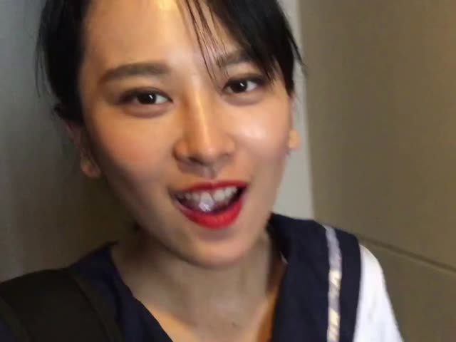 被猥琐摄像师下药迷翻玩她的小嫩鲍 