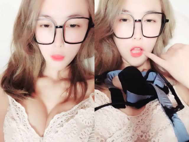 校花女神身材一级棒,一周收费房,这对酥胸实在是太好看,又圆润又挺拔又粉嫩,好想吃一口