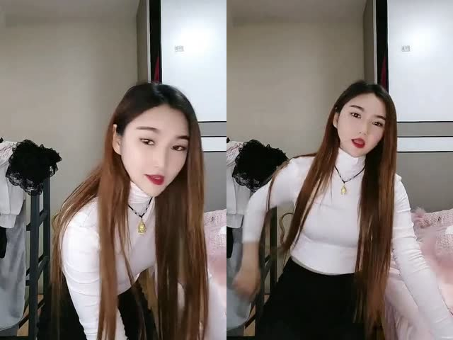 黑丝多毛骚母狗淫声荡语撩骚互动,道具玩弄多毛骚穴…