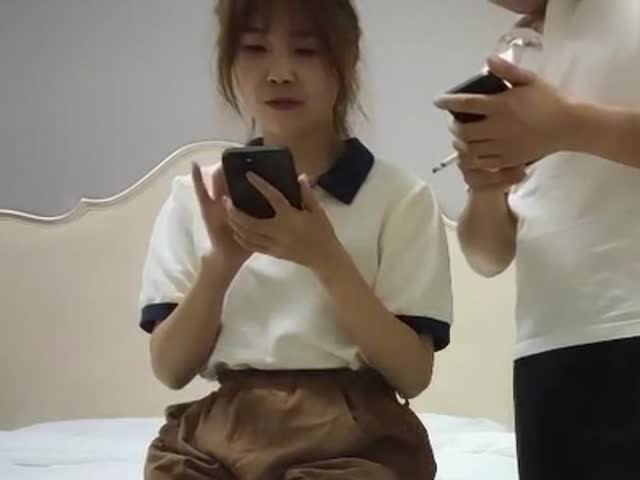 漂亮马尾小姐姐,口活不错认真吸吮