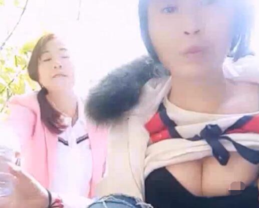 农村小姑子跟嫂子，发骚起来就随便勾引人