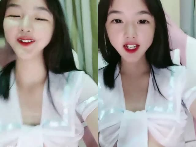 白皙甜美妹子淫声荡语撩骚互动,玩奶扣逼,道具自慰…