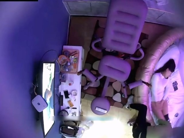 360摄像头泄密 小情侣第一次来玩情趣椅 摸乳舔逼 酒店上帝视角