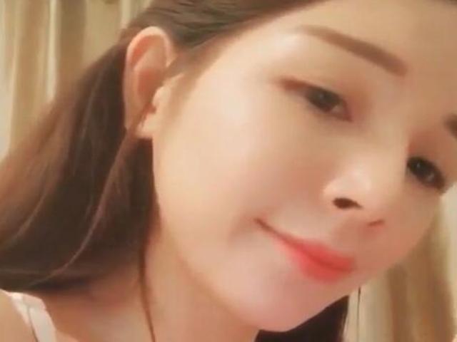 美女网红哆啦道具.自抠秀