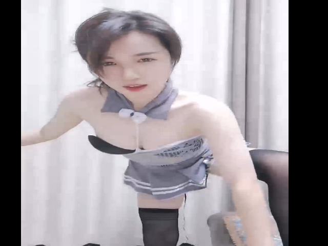 网红女神主播菲菲露脸大秀，颜值身材一流