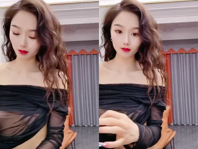 高跟大长腿苗窕美乳御姐淫声荡语撩骚互动,近拍掰穴道具自慰…