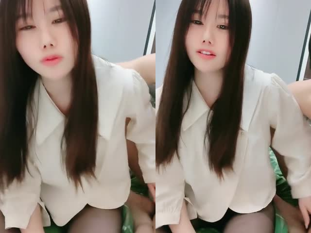 黑丝肥臀小姐姐让狼友扣逼玩弄爆操…