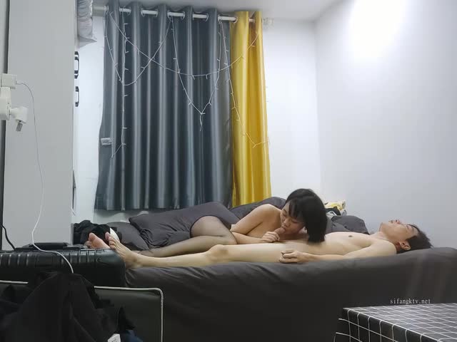 【麻辣王子】肌肉小帅哥，良家学生妹