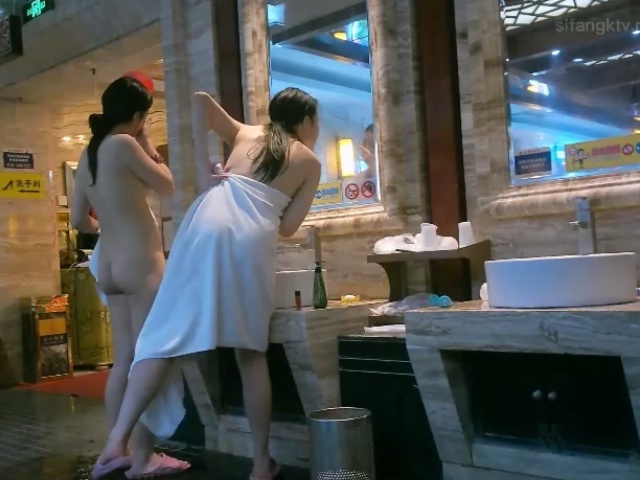 温泉洗浴暗藏摄像机真实偸拍更衣室和洗浴室内部春光