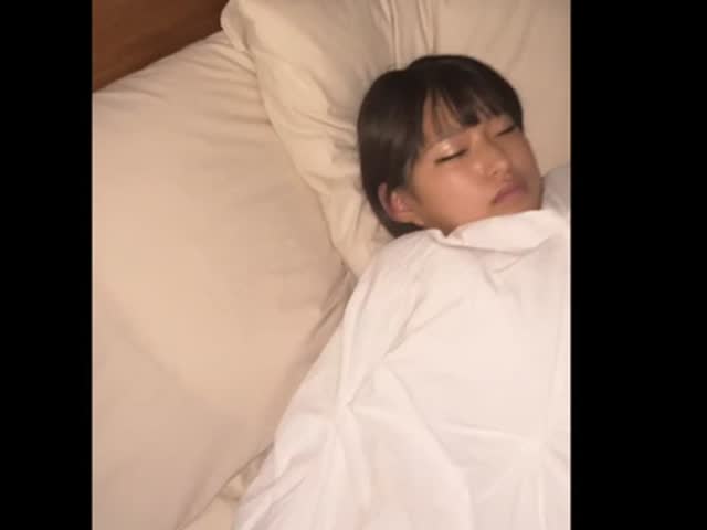 【mj】继父老婆不在家迷玩女儿