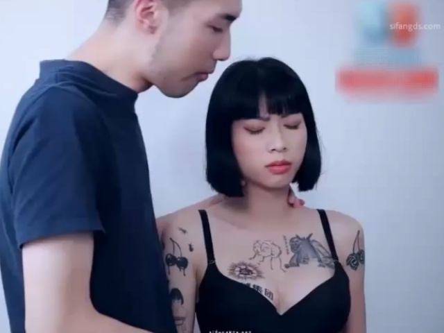 麻豆传媒MPG-0056与兄弟共享美乳嫩妻-玥可岚